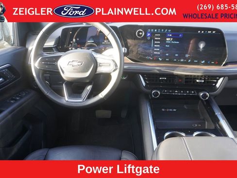 Used 2025 Chevrolet Suburban Z71 image 15