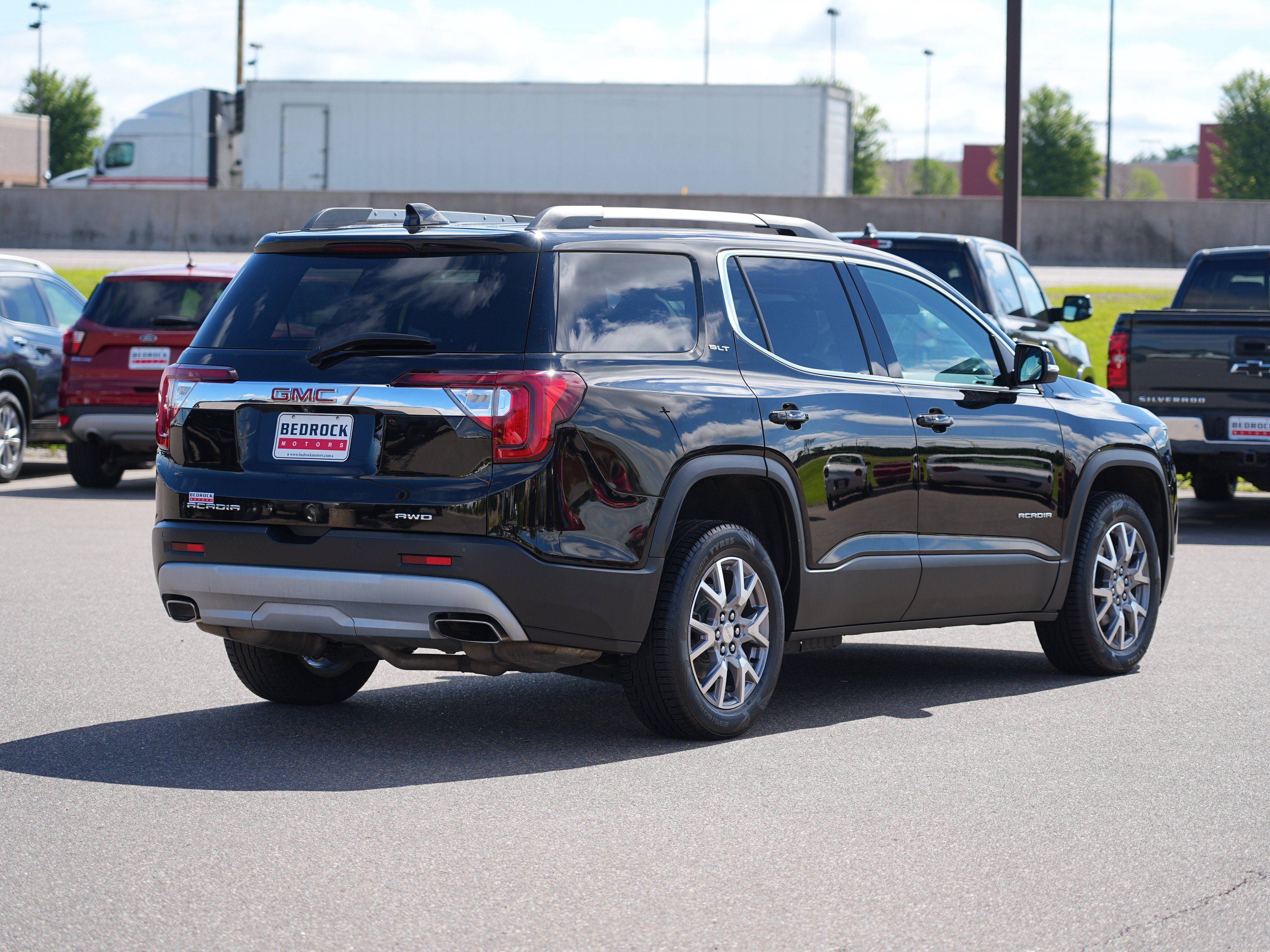 Used 2021 GMC Acadia SLT w/ Preferred Package AWD/4WD image 3
