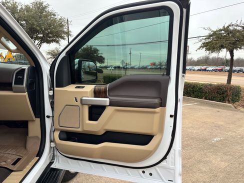 Used 2019 Ford F150 Lariat image 16