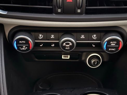 Used 2020 Alfa Romeo Giulia w/ Nero Edizione image 23