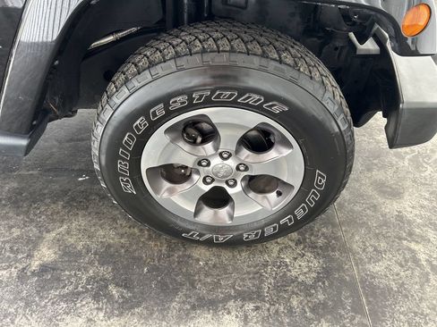 Used 2018 Jeep Wrangler Unlimited Sahara AWD/4WD image 21