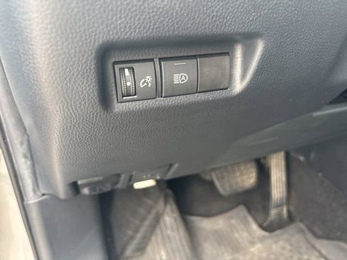 Used 2020 Toyota RAV4 XLE image 22