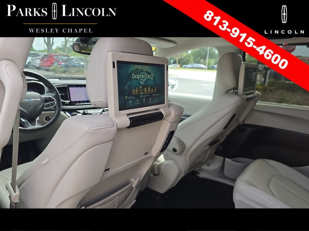 Used 2021 Chrysler Pacifica Touring-L w/ Uconnect Theater Family Group FWD image 15