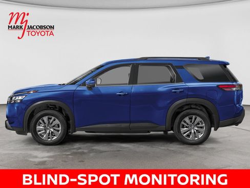 Used 2025 Nissan Pathfinder SV FWD image 5