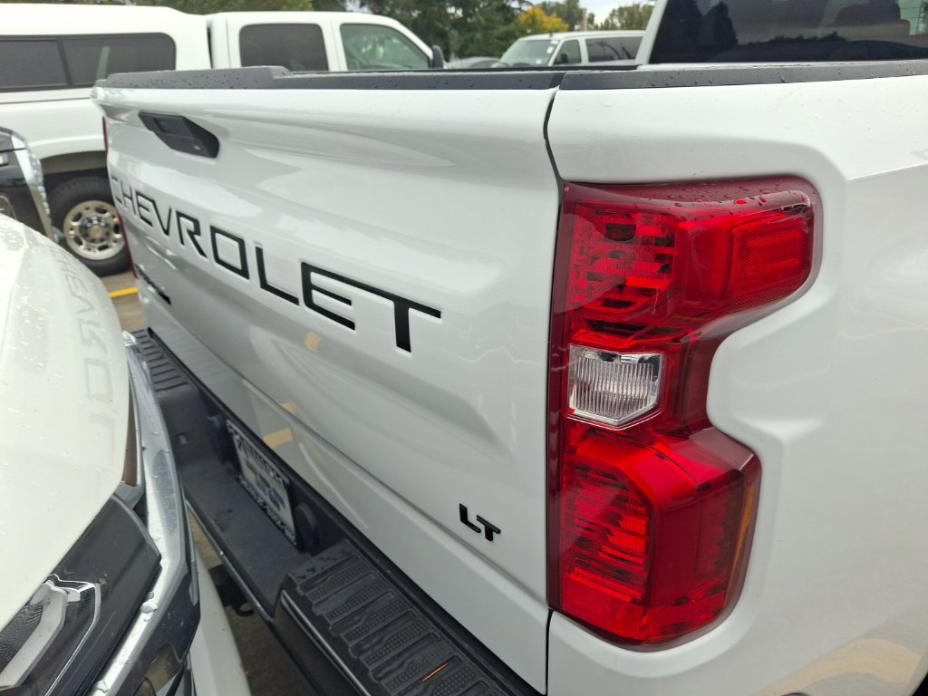 Used 2021 Chevrolet Silverado 1500 LT w/ Z71 Off-Road Package AWD/4WD image 7