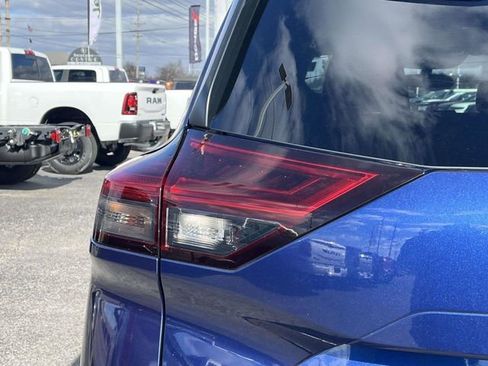 Used 2021 Nissan Rogue S image 10