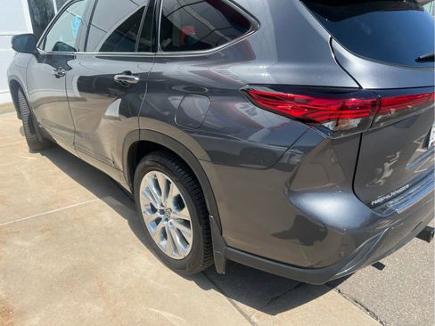 Used 2023 Toyota Highlander Limited AWD/4WD image 4