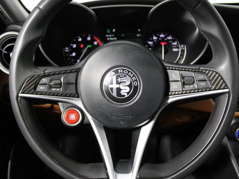 Used 2018 Alfa Romeo Giulia RWD image 15
