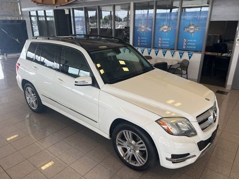 Used 2015 Mercedes-Benz GLK 350 4MATIC image 2