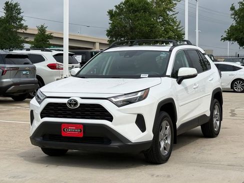 Used 2025 Toyota RAV4 XLE w/ Convenience Package FWD image 6