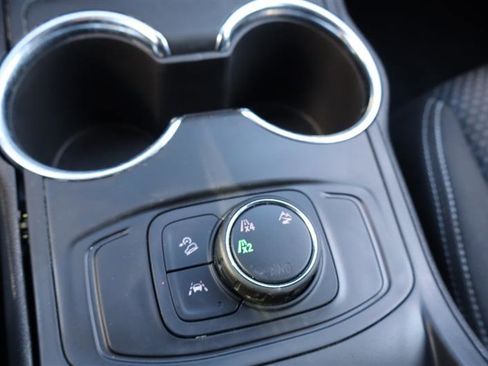 Used 2024 GMC Terrain SLE image 23