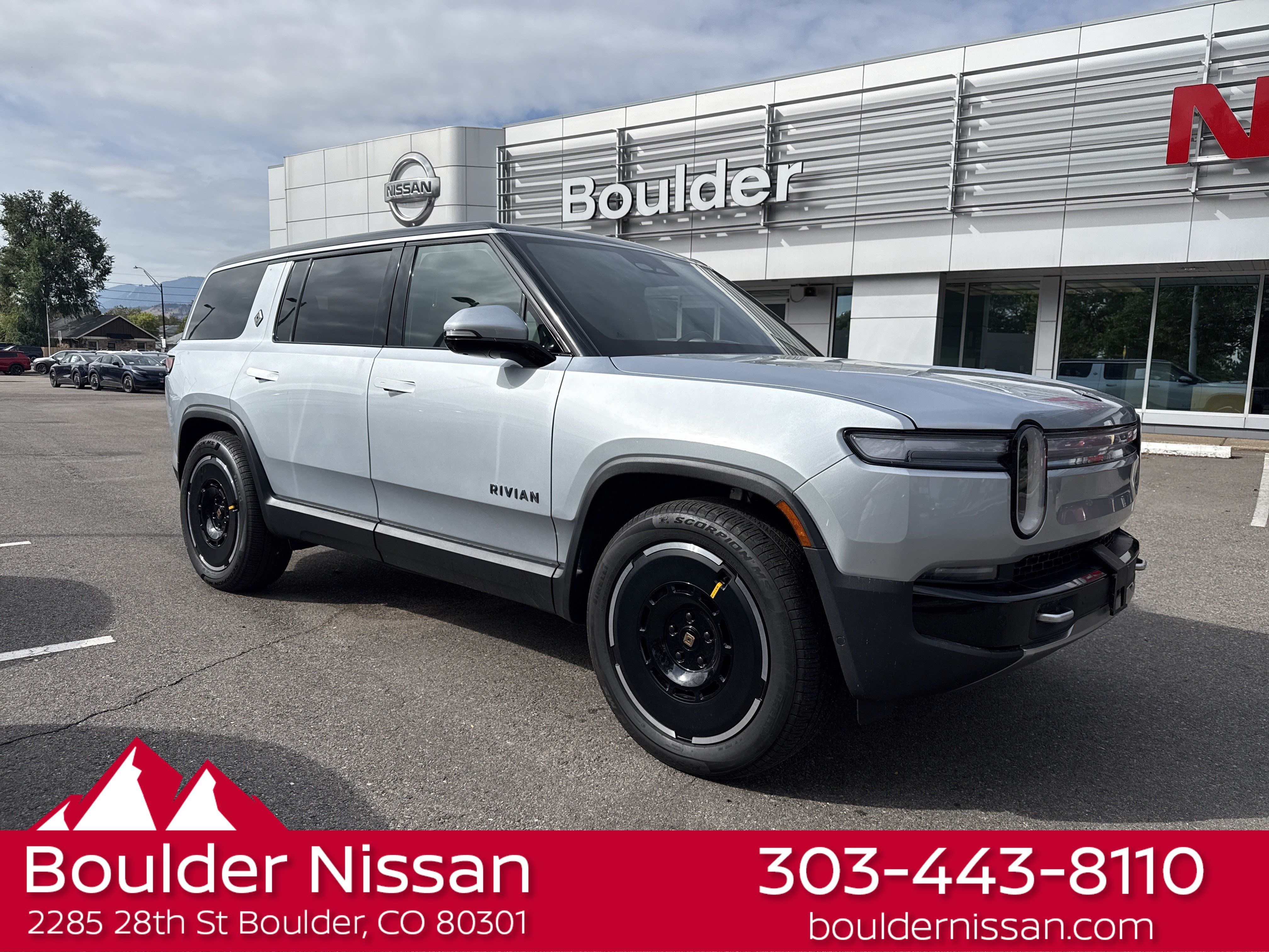 Used 2025 Rivian R1S Adventure Dual AWD/4WD image 1