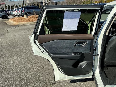 Used 2023 Nissan Rogue SV image 21