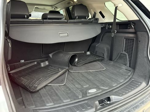 Certified 2021 Land Rover Discovery Sport SE image 17