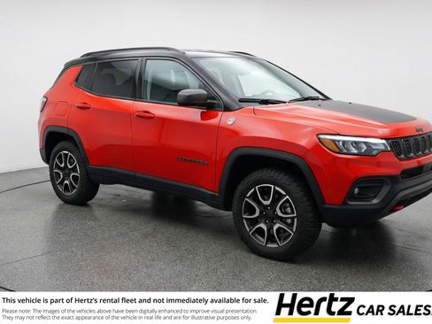 Used 2025 Jeep Compass Trailhawk image 1