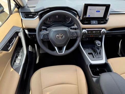 Used 2025 Toyota RAV4 XLE Premium image 28