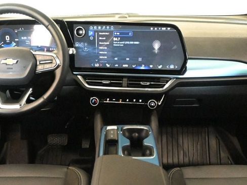 Used 2025 Chevrolet Equinox EV LT w/ LPO, Blackout Package FWD image 11