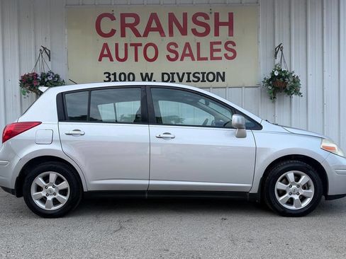 Used 2009 Nissan Versa Hatchback w/ Convenience Pkg FWD image 5