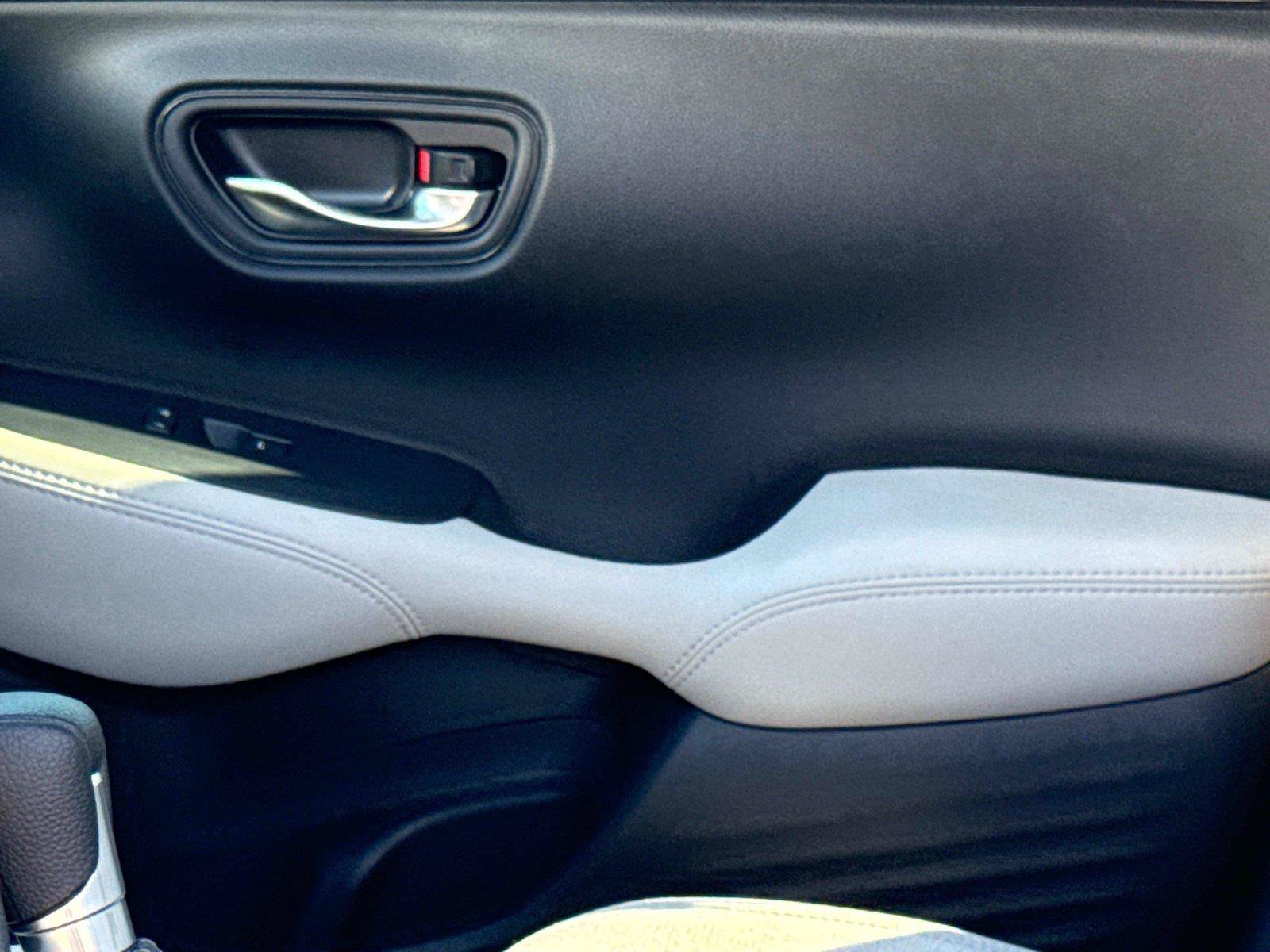 Certified 2027 Honda HR-V LX image 19
