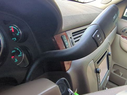 Used 2014 GMC Sierra 2500 SLT w/ SLT Convenience Package image 22