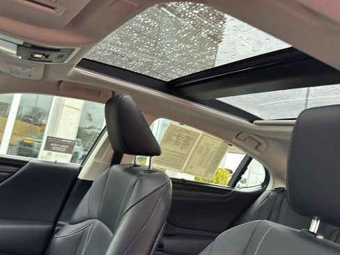 Certified 2022 Lexus ES 350 Ultra Luxury w/ Accessory Package 2 image 28