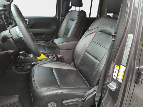 Used 2019 Jeep Wrangler Unlimited Sahara AWD/4WD image 5