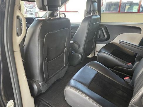 Used 2018 Dodge Grand Caravan SXT image 24