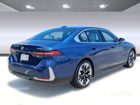 Used 2026 BMW 530i w/ Premium Package image 7
