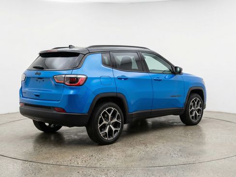 Used 2025 Jeep Compass Limited image 9