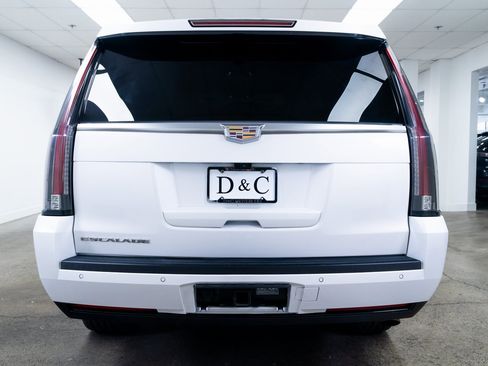 Used 2019 Cadillac Escalade ESV Premium Luxury image 5