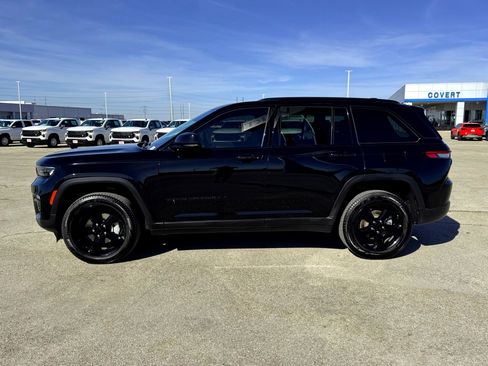 Used 2023 Jeep Grand Cherokee Limited w/ Black Appearance Package image 10