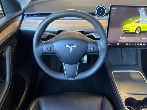 Used 2025 Tesla Model Y Performance AWD/4WD image 17