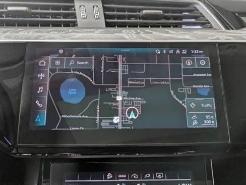 Used 2022 Audi e-tron Premium Plus w/ Premium Plus Package image 30