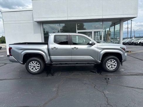 Used 2026 Toyota Tacoma SR5 AWD/4WD image 8