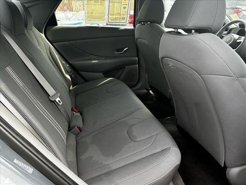 Used 2023 Hyundai Elantra SEL image 19