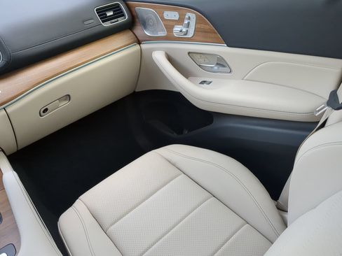 Used 2026 Mercedes-Benz GLS 450 4MATIC image 53