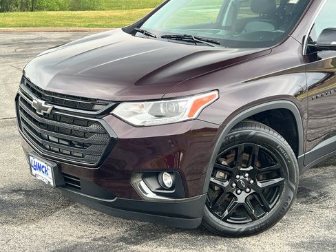 Used 2020 Chevrolet Traverse LT w/ LPO, Blackout Package FWD image 8