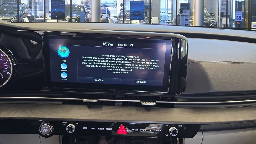 Certified 2023 Kia Carnival EX FWD image 13
