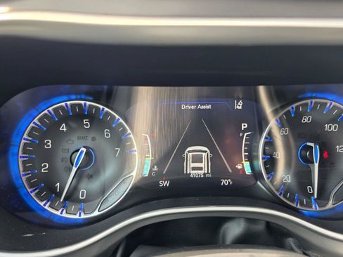 Used 2025 Chrysler Pacifica Select FWD image 8