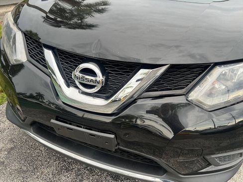 Used 2016 Nissan Rogue S w/ Appearance Package FWD image 16