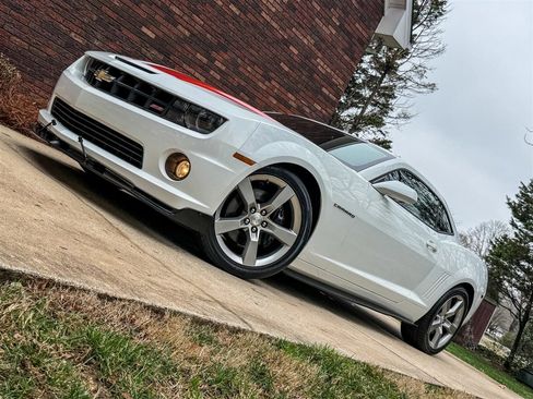 Used 2010 Chevrolet Camaro SS w/ RS Package image 4