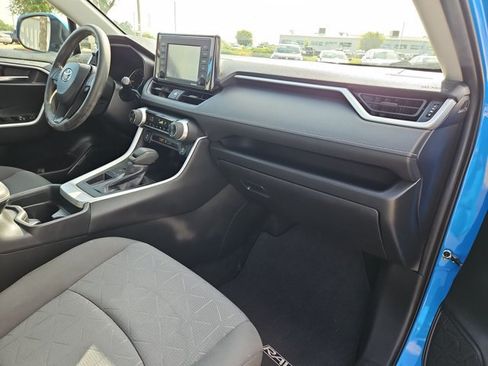 Used 2020 Toyota RAV4 XLE w/ Convenience Package FWD image 23