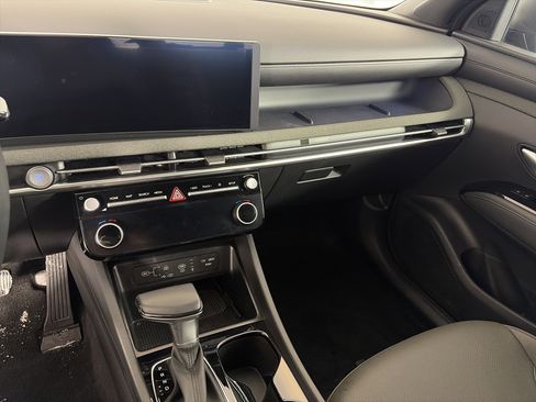 Certified 2025 Hyundai Santa Cruz Limited image 4