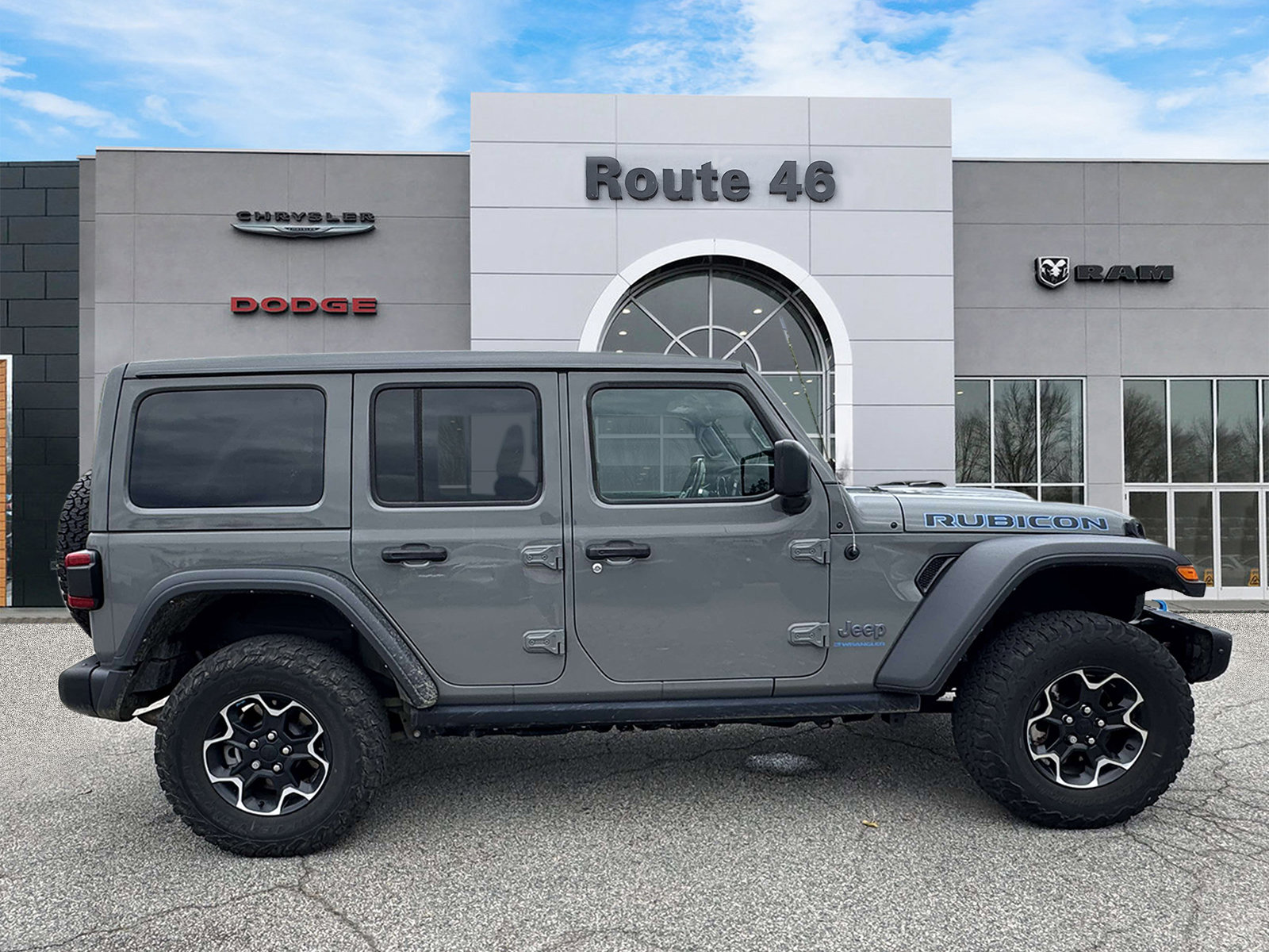 Used 2023 Jeep Wrangler Unlimited Rubicon 4xe w/ Steel Bumper Group AWD/4WD image 4