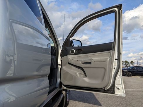 Used 2009 Toyota Tacoma PreRunner image 41