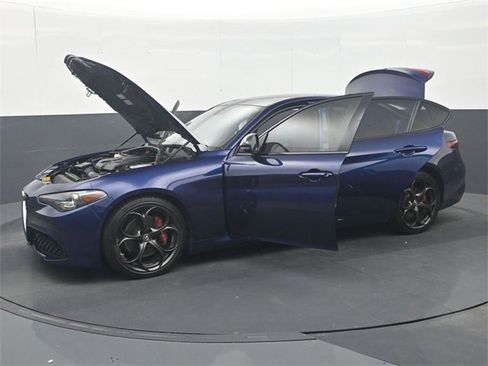 Used 2019 Alfa Romeo Giulia image 37
