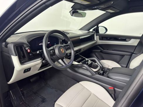 Certified 2025 Porsche Cayenne Coupe AWD/4WD image 4