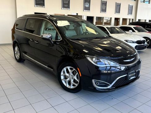 Used 2019 Chrysler Pacifica Limited image 7