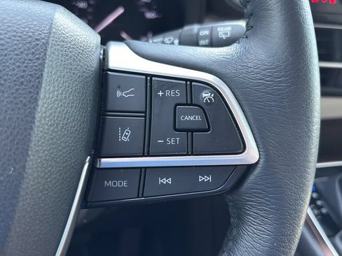 Used 2022 Toyota Sienna XLE FWD image 19