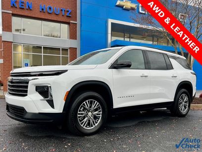 Used 2025 Chevrolet Traverse LT